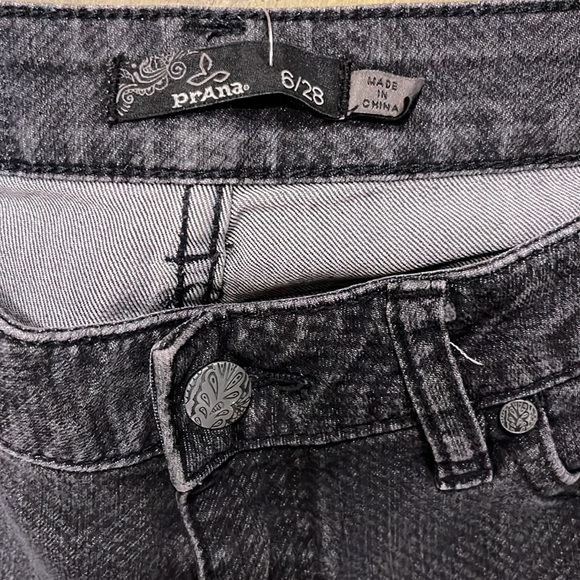 Prana gray snakeskin print jeans Sz 6/28 - Picture 2 of 4